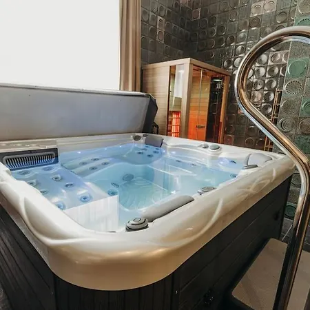 Apartament Luxury With Sauna And Jacuzzi *