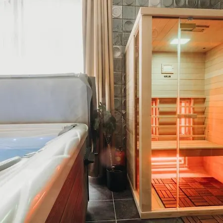 Luxury With Sauna And Jacuzzi Apartament