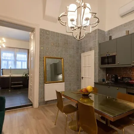 Luxury With Sauna And Jacuzzi Apartament Budapesta