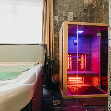 Luxury With Sauna And Jacuzzi
